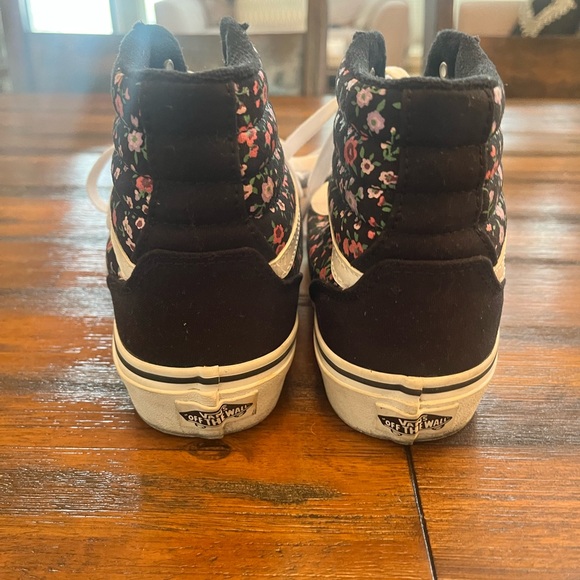 Women’s Vans, black with flower print, great condition, size 6 - Picture 3 of 4